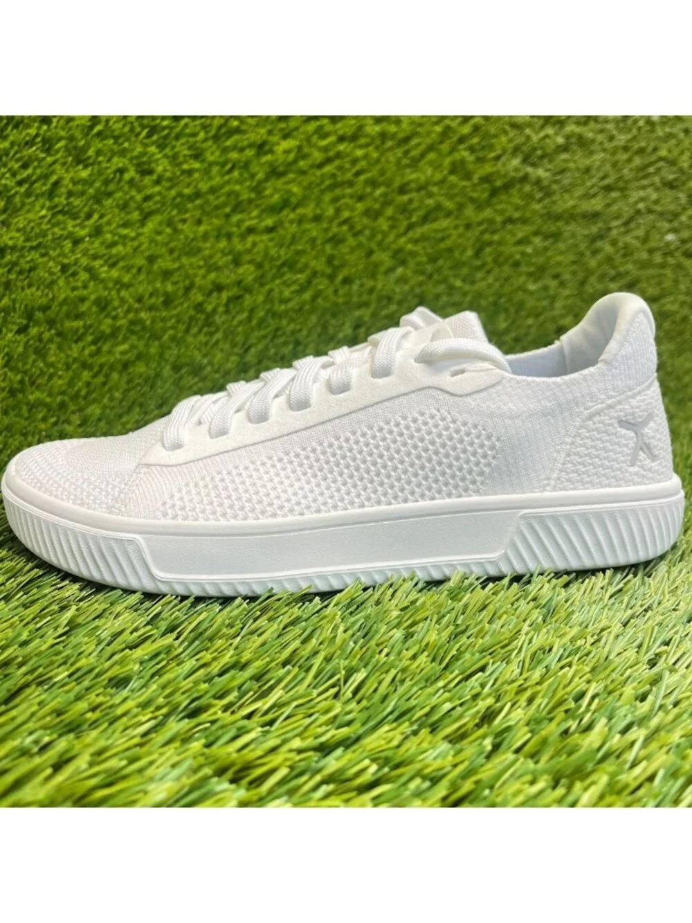 Flux Footwear Adapt Trainer White Womens Size 7.5 Athletic Knit Shoes Sneakers